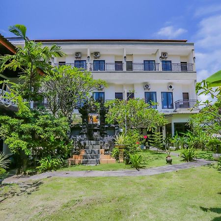 Oyo 4012 Ari Beach Inn Кута Экстерьер фото