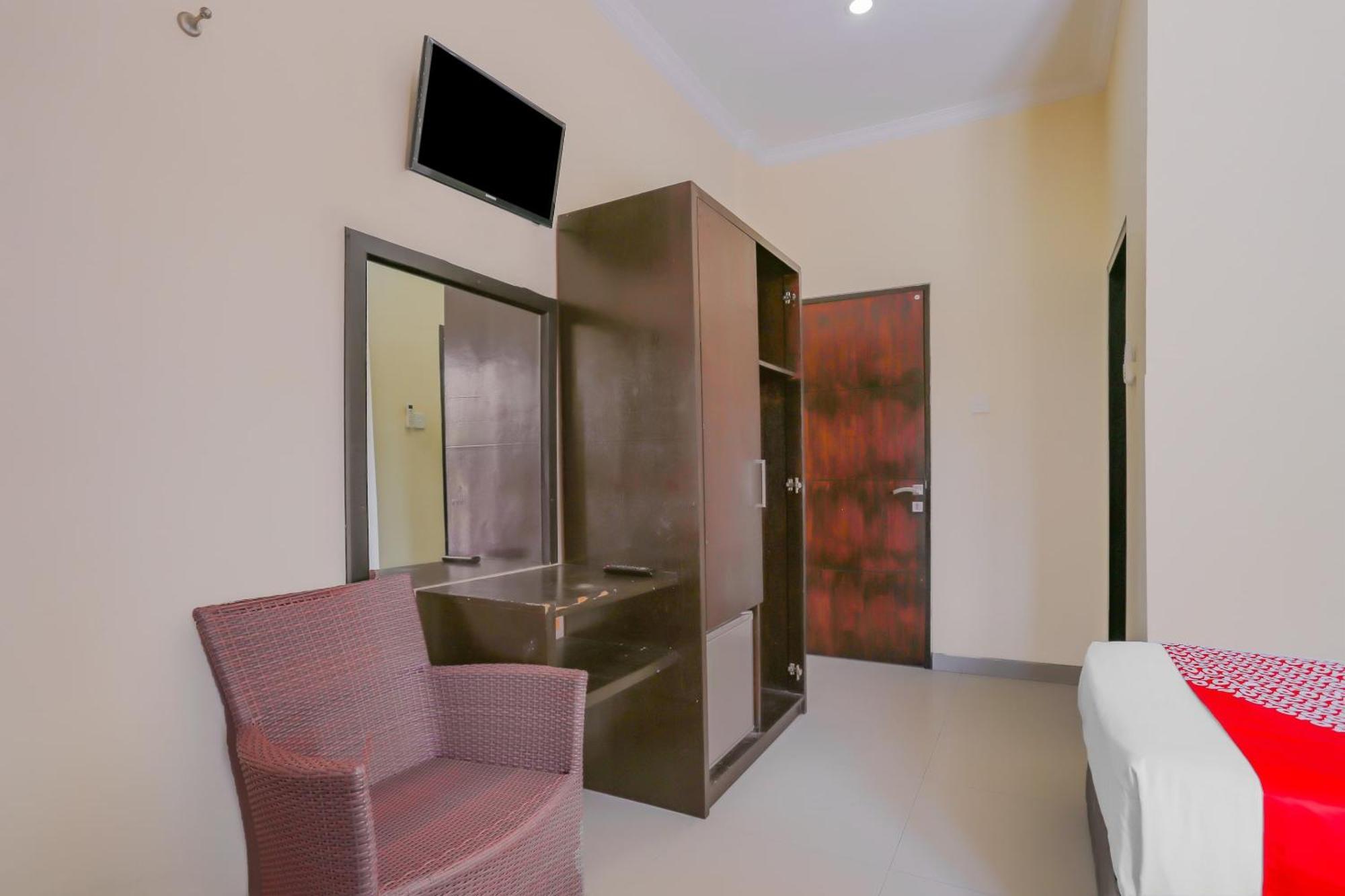 Oyo 4012 Ari Beach Inn Кута Экстерьер фото