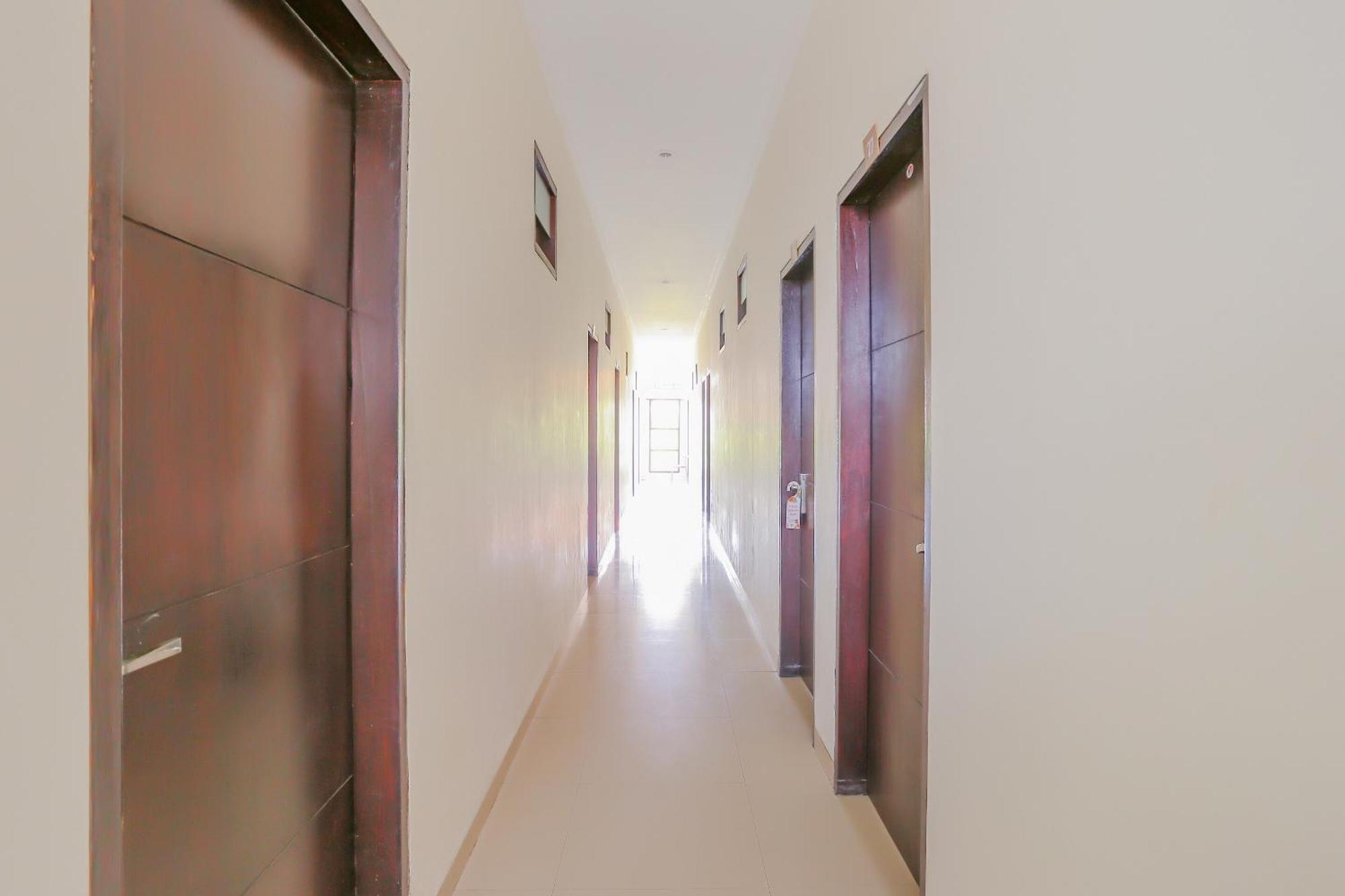 Oyo 4012 Ari Beach Inn Кута Экстерьер фото